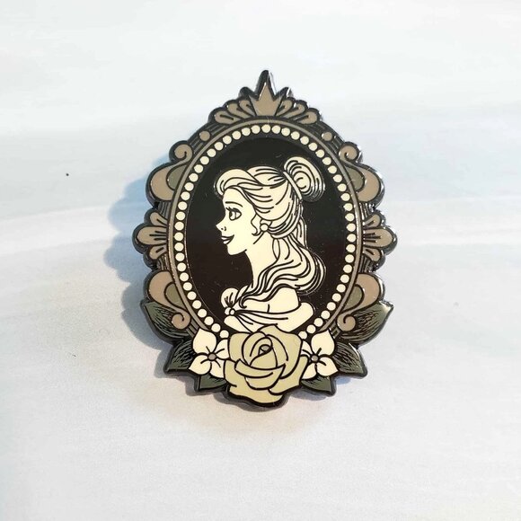 Disney x Loungefly Pin - Belle B&W Portrait - Picture 1 of 1